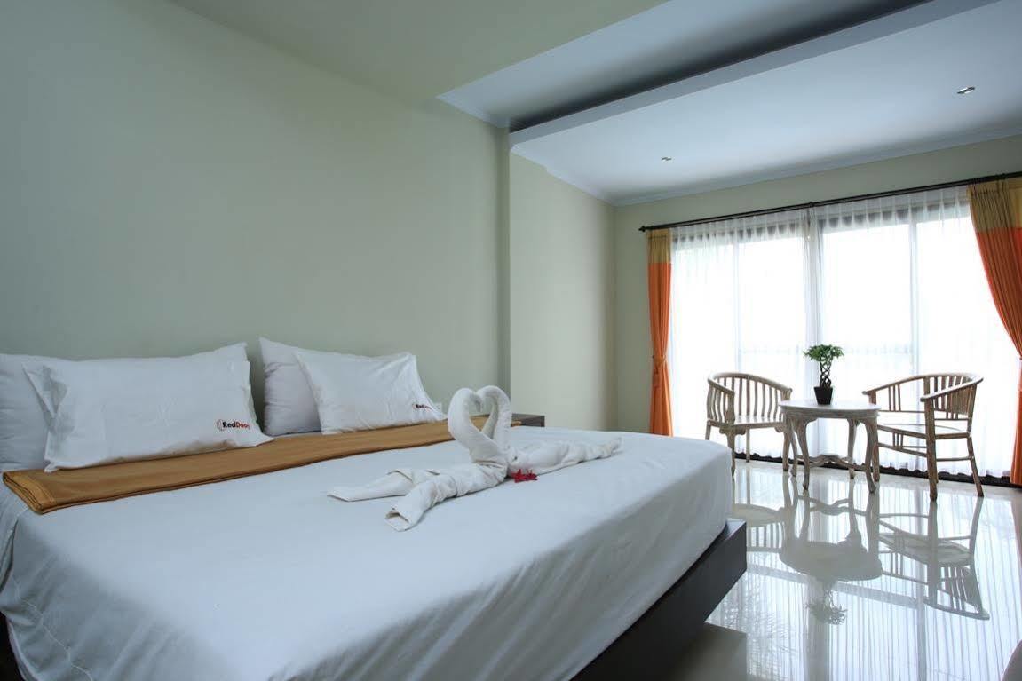 Reddoorz @ Padma Utara Hotel Legian Kültér fotó